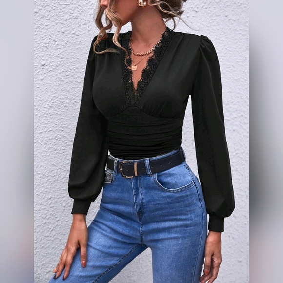 Emery Rose Tops - Clasi Contrast Lace Lantern Sleeve Tee
